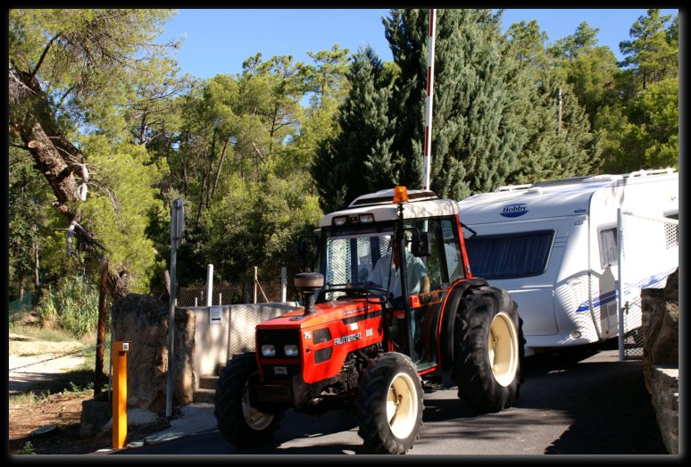 752x500 pixels (127K)