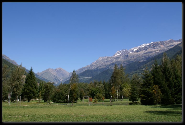 752x500 pixels (63K)